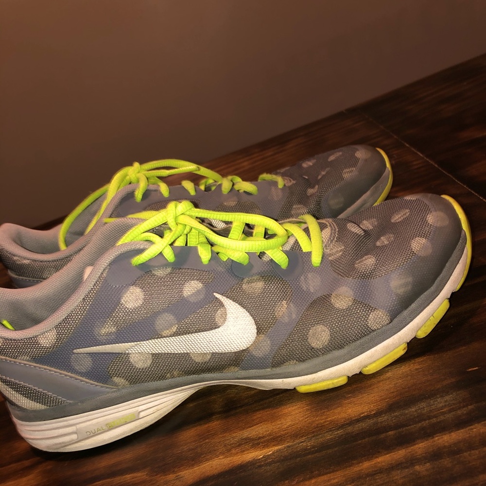 Nike polka dot tennis shoes